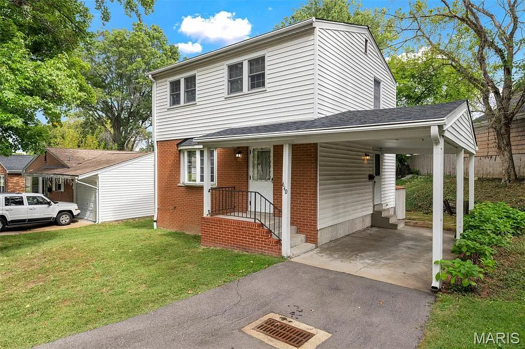 3 bed, 1.5 bath, 1404 sqft, $2,150 — Photo 2