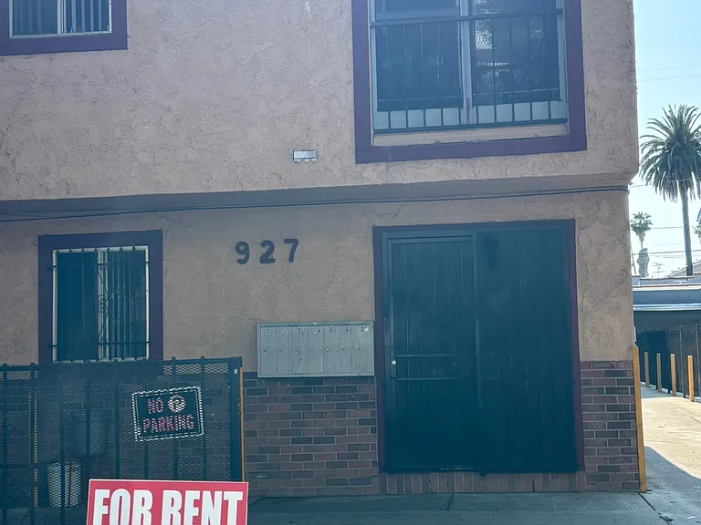 927 S Berendo St #7 — Photo 1
