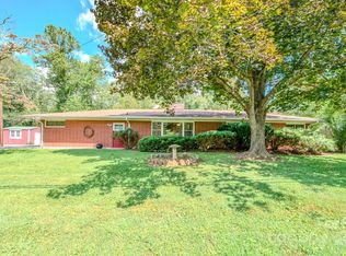 105 Alexander Ave, Swannanoa, NC 28778