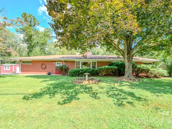 105 Alexander Ave, Swannanoa, NC 28778