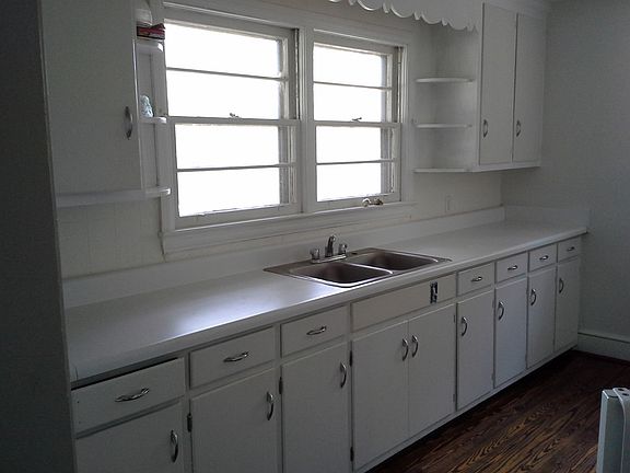 3rd image of 3 Elizabeth Dr