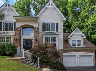 104 Ravine Rd, Green Brook, NJ 08812