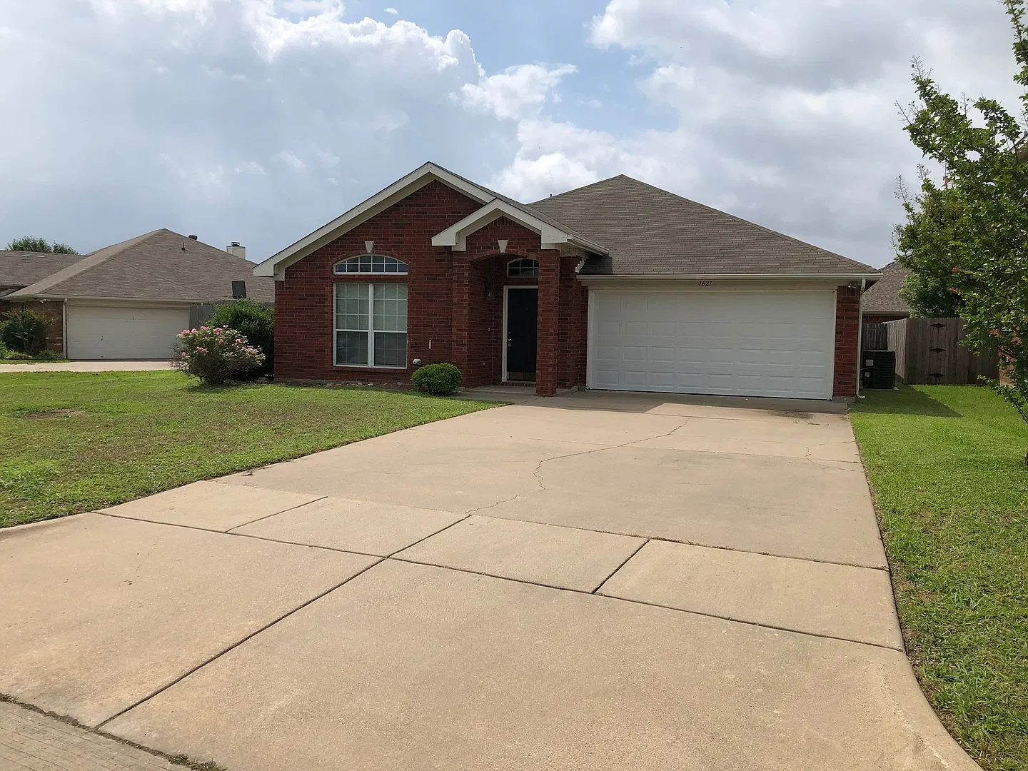 3 Bedroom in Mansfield — Photo 1