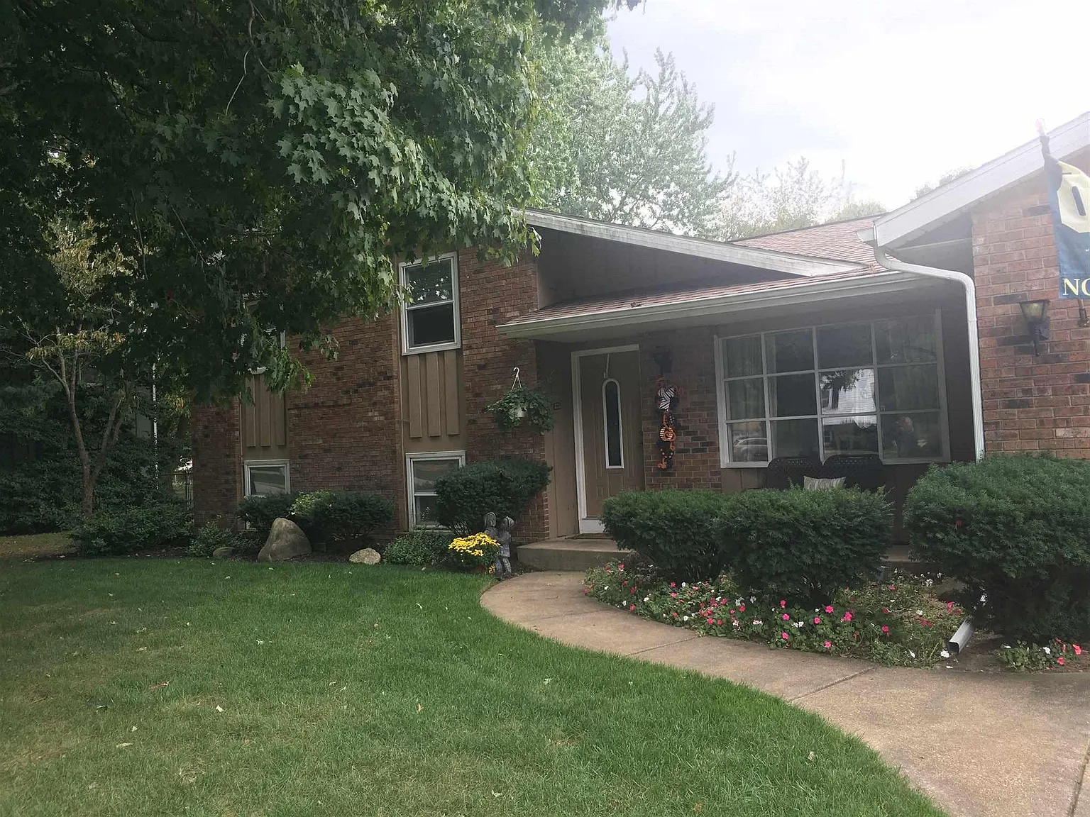 16200 Continental Ln photo 1