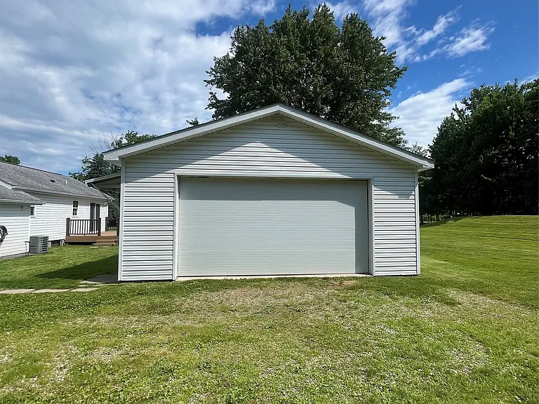 1261 Avonia Rd — Photo 17