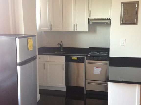 3rd image of 209 W 22nd St