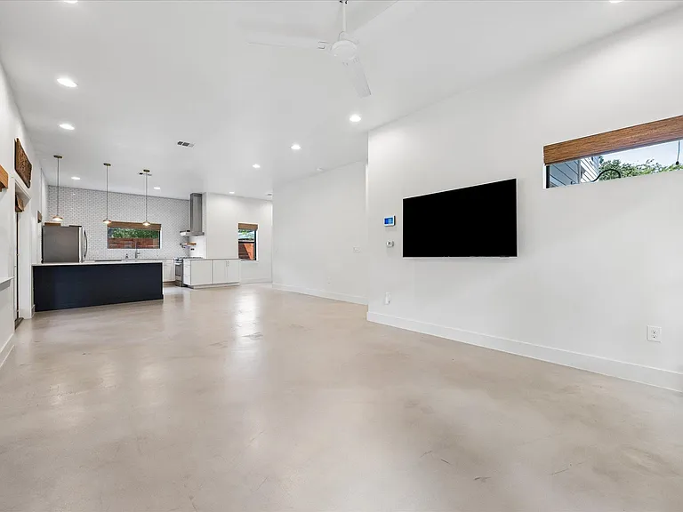 4506 Russell Dr #B — Photo 8