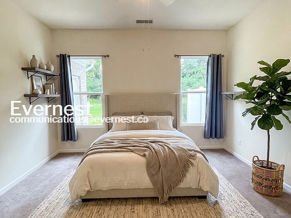 3rd image of 806 Sunset View Dr