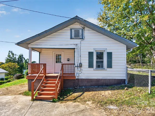 611 Center St NW, Lenoir, NC 28645