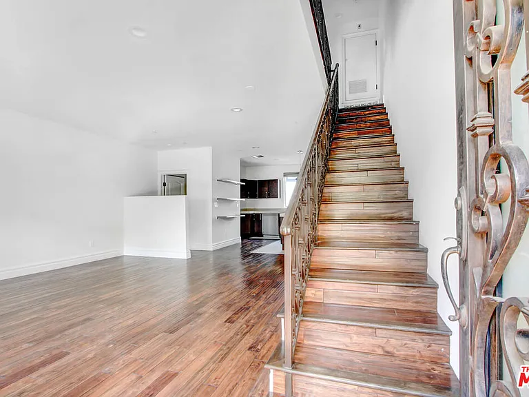 1096 S Bedford Dr #102 — Photo 3