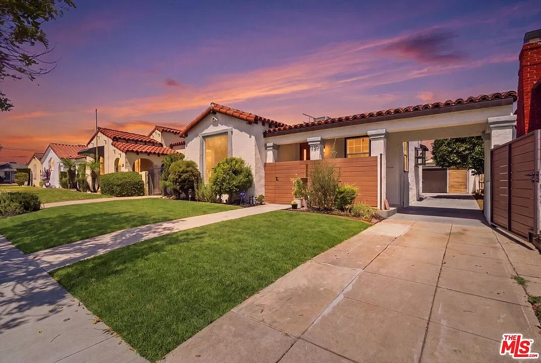 3 bed, 2.0 bath, 1618 sqft, $4,000 — Photo 2