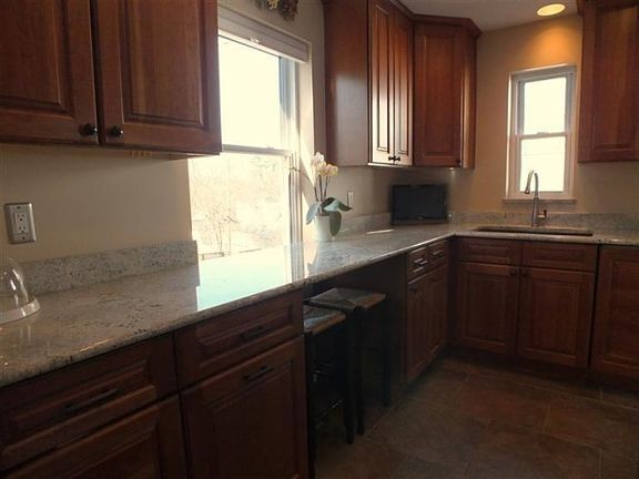 3rd image of 6989 Bramble Hill Dr