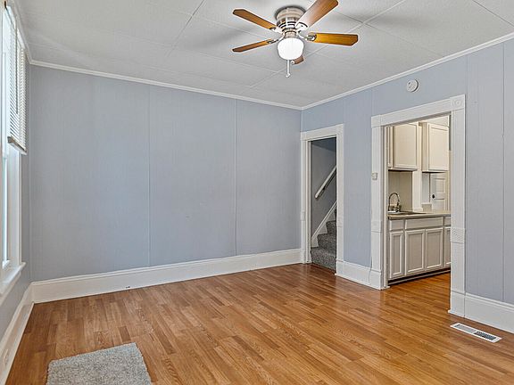 5th image of 301 Spencer St NE