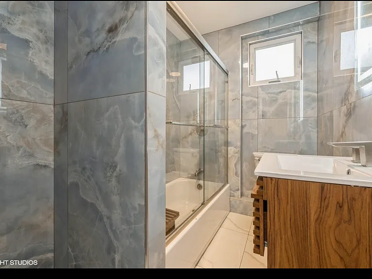 472 Essex St — Photo 14