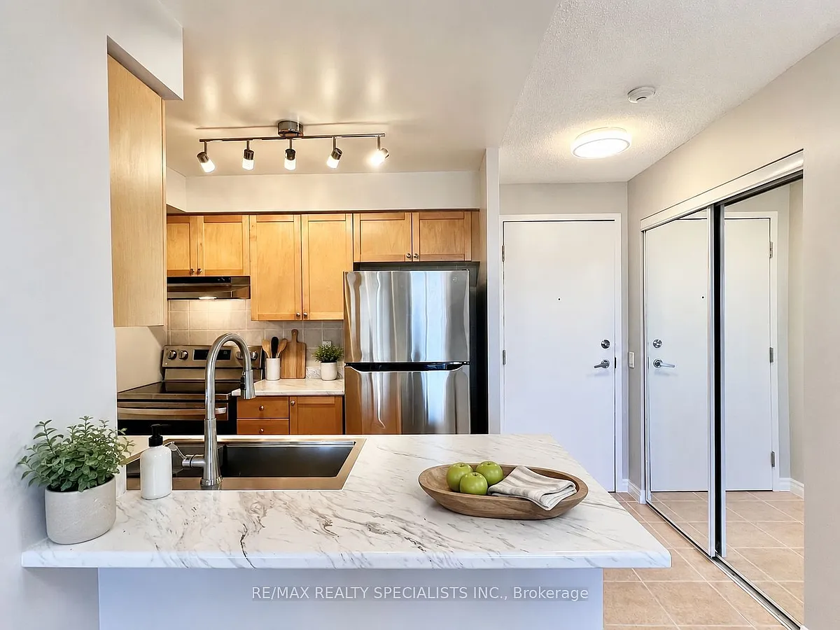 Building Photo - 55 Strathaven Dr #707