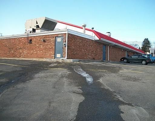 2nd image of 1890 W Chestnut St