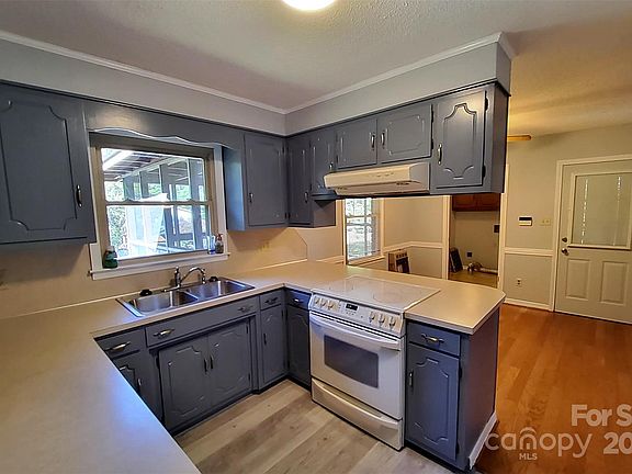 2nd image of 1240 Pell Dr