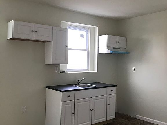 3rd image of 5029 Aspen St #2