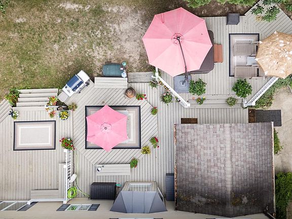 2nd image of 100 Oriole Ln