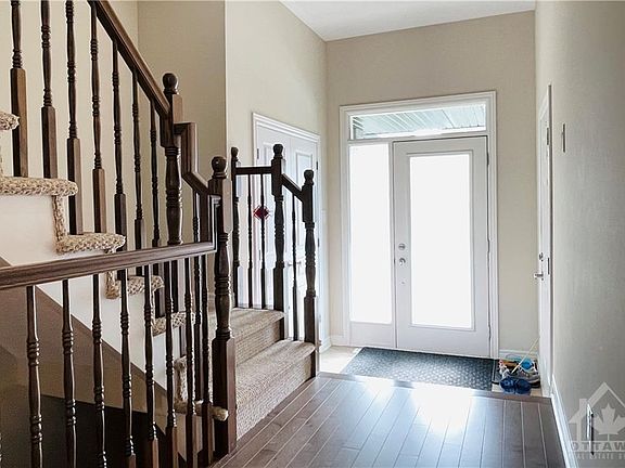 3rd image of 520 Earnscliffe Grv
