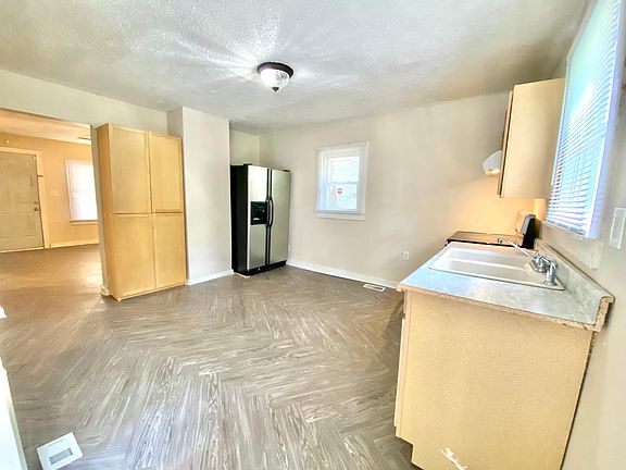 4th image of 1129 Wilmington Ave