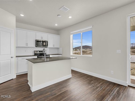 5th image of 1186 Redbud Dr