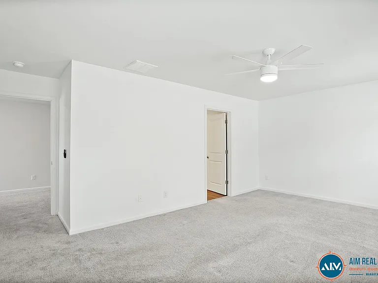 127 Auditorium Rd — Photo 24