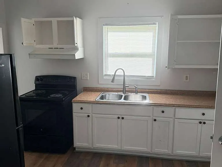 1129 Horace St — Photo 3