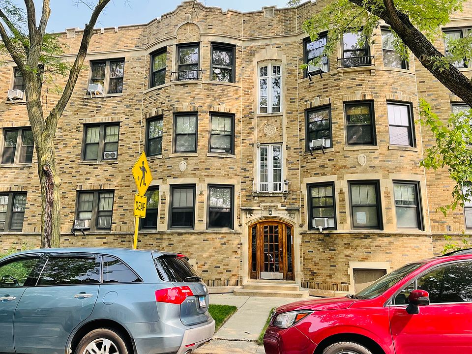 1st image of 2416 W Thorndale Ave #2