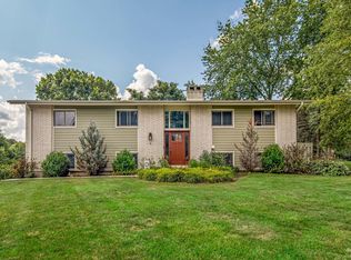 6 Trent Rd, Hawthorn Woods, IL 60047