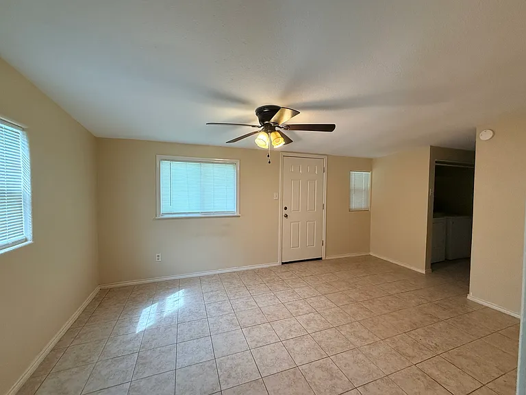 45 Central Park Dr — Photo 6