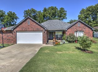 2014 W 4th Pl, Claremore, OK 74017