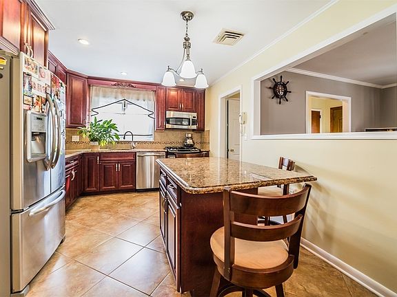 4th image of 8325 240th St