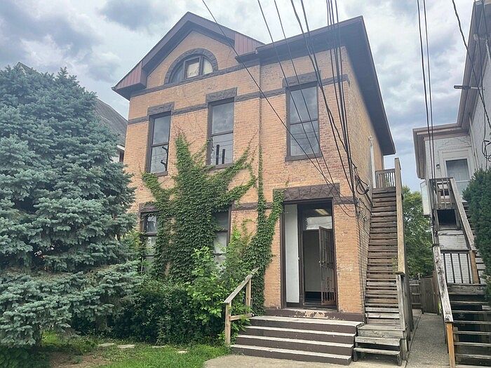 1st image of 1018 S Floyd St #3