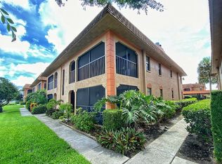 10180 Seminole Island Dr, Largo, FL 33773