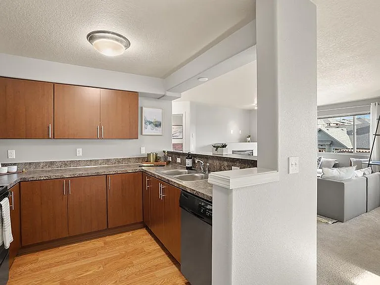 Sunridge Terrace — Photo 9