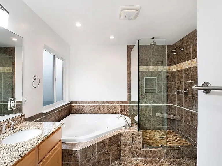 3553 Curtiss St — Photo 4