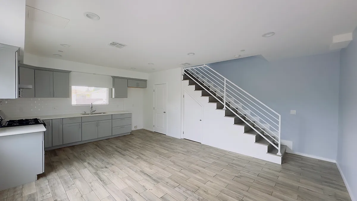 Building Photo - 6719 Vineland Ave #1/2