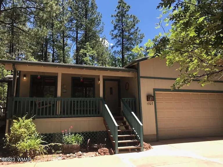 1707 E Woodchuck Ln — Photo 1