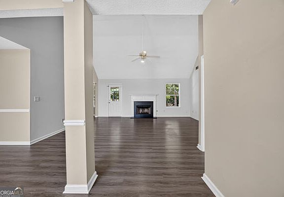 3rd image of 185 Penny Ln
