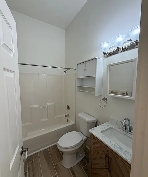 548 E Hall St #A — Photo 14