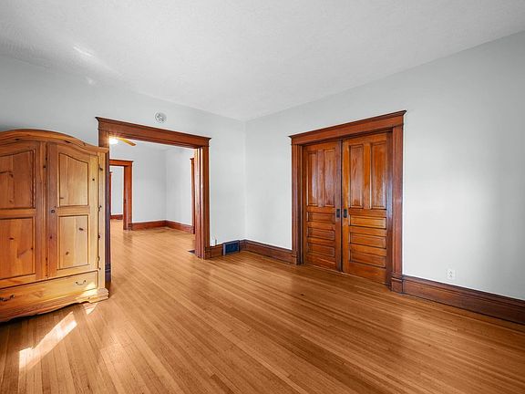 5th image of 306 E 2nd St