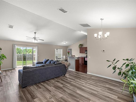 3rd image of 6 Laurel Pass Ct
