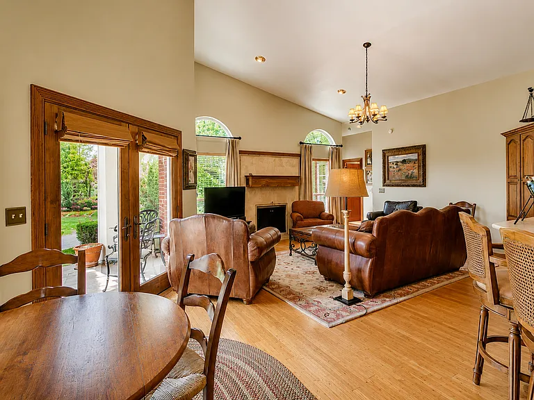 13600 Lake Shore Dr — Photo 7