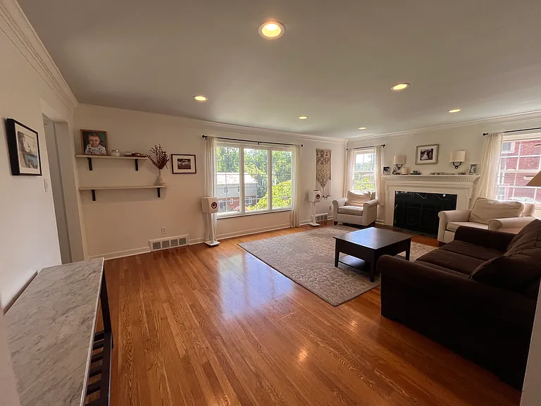 162 Mayfair Dr — Photo 14