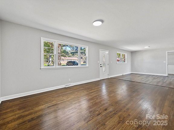2nd image of 3227 Starrland Dr