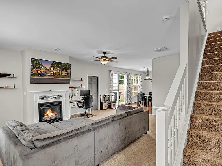 1116 Westbriar Dr — Photo 6
