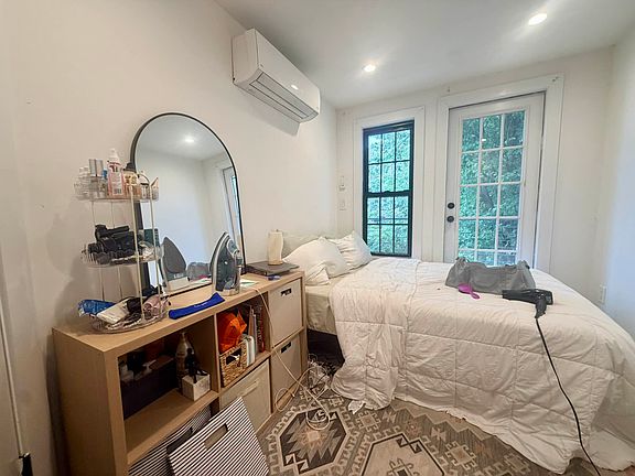 3rd image of 201 Marion St APT 3R