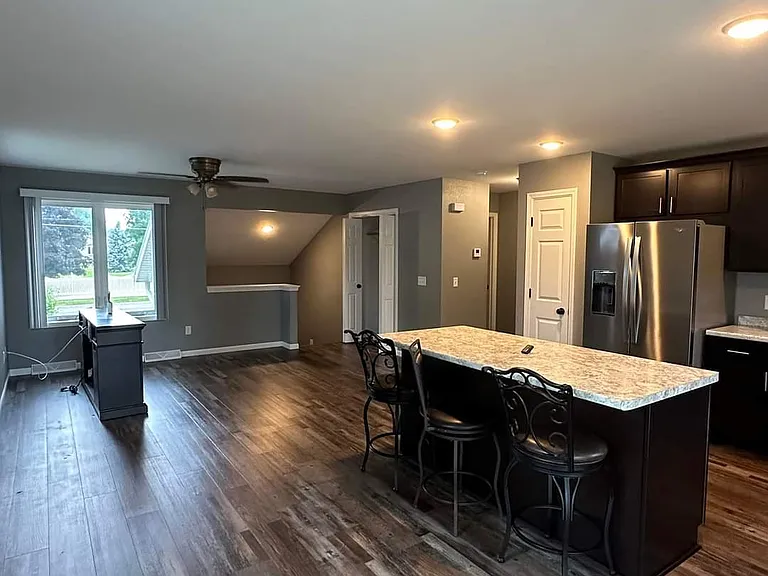 2721 Kellogg Ave — Photo 2