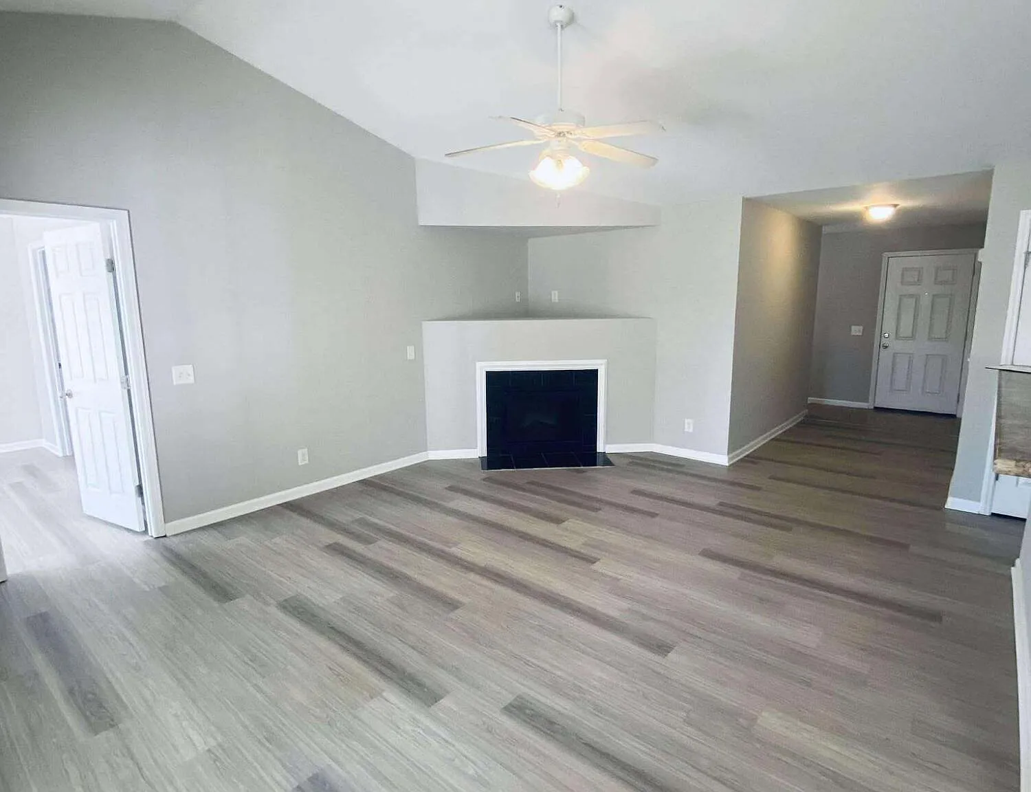 Studio, 2.0 bath, 1253 sqft, $1,350 — Photo 4